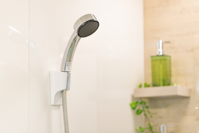 シャワーを浴びる