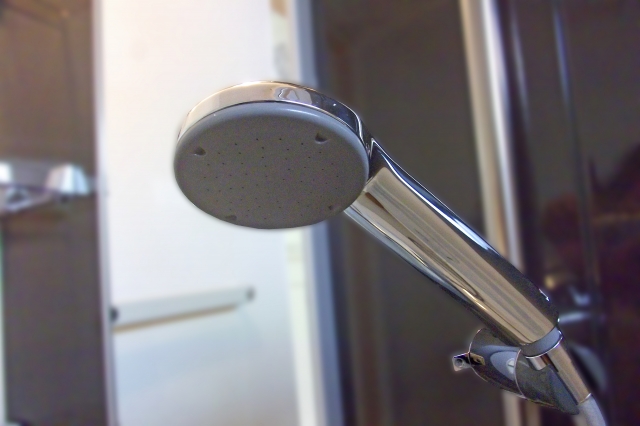 シャワーを浴びる