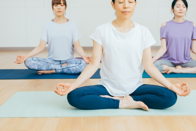 安楽座のポーズ