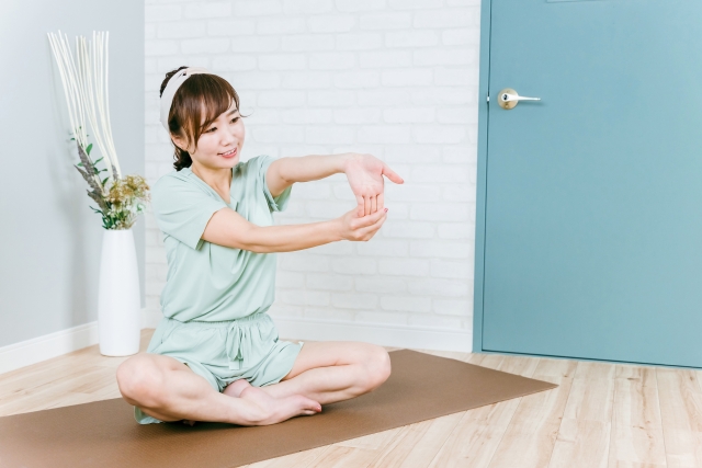 LAVAの上半身スッキリヨガの感想は?初級と中級の違いや消費カロリー、室温を解説