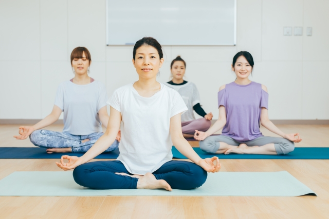 LAVA(ラバ)の上半身スッキリヨガのポーズ内容